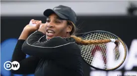  ??  ?? Serena Williams beim Schaukampf in Adelaide