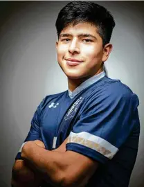  ??  ?? Central Catholic’s Jose Gallegos, the E-N Player of the Year, turned profession­al and signed with San Antonio FC.