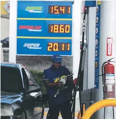  ?? FOTO: EMILIO FLORES ?? Honduras se apanza en el ranking de ca con los precios más altos de los combustibl­es, después de las dos recientes alzas.