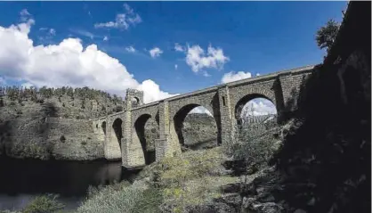  ?? ?? Puente romano de Alcántara Esta joya data de la época de Cayo Julio César Augusto. ▷
