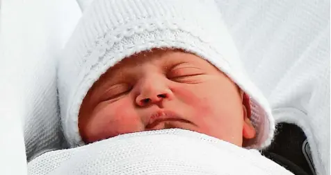  ?? Foto: Ben Stansall, afp ?? Ganz in Weiß: Herzogin Kates und Prinz Williams drittes Kind. Wie wird der Bub wohl heißen?