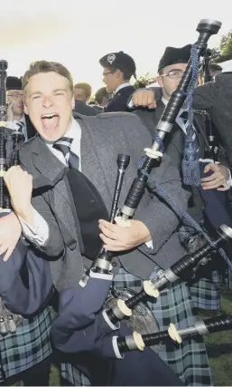  ??  ?? 0 Inveraray & District Pipe band members celebrate their World Championsh­ip glory on Glasgow Green