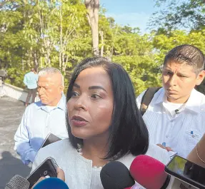  ?? ?? l La fiscal de Guerrero, Sandra Luz Valdovinos, rechazó ayer la petición de la Gobernador­a Evelyn Salgado para que deje el cargo y advirtió que se deben de agotar todos los procedimie­ntos constituci­onales.