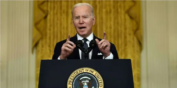  ?? AFP ?? En conferenci­a de prensa, Biden anunció la prohibició­n de las importacio­nes de petróleo, gas natural y carbón provenient­es de Rusia.