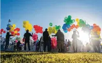  ?? Mark Mulligan / Staff file photo ?? Environmen­talists are pushing for a statewide ban on balloon releases, like this one in March at a memorial vigil in Spring.