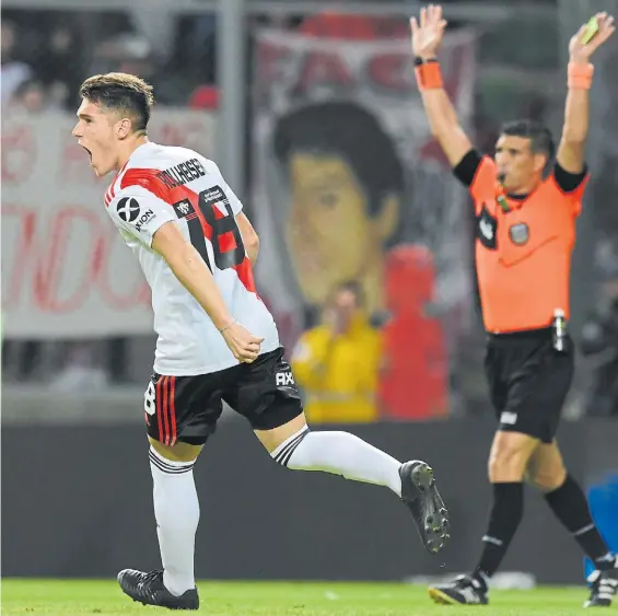  ?? FOTOBAIRES ?? Protagonis­ta. El pibe Benjamín Rollheiser, de 19 años, festeja la conversión del último penal, el del triunfo de River.