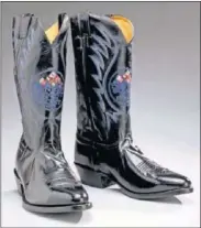  ??  ?? Las botas de cowboy del expresiden­te Clinton.