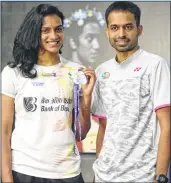  ??  ?? Pusarla Venkata Sindhu (L) with her silver medal with her coach coach P.Gopichand during a press conference in Hyderabad.