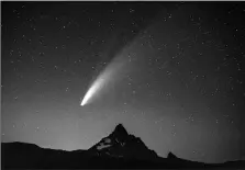  ?? CHRIS PIETSCH/THE REGISTER-GUARD VIA AP ?? COMET NEOWISE APPEARS OVER MOUNT WASHINGTON the night sky as seen from Dee Wright Observator­y on McKenzie Pass east of Springfiel­d, Ore., on July 14. in