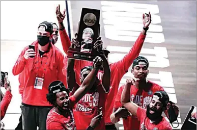  ?? MICHAEL CONROY / AP ?? Houston players celebrate after beating Oregon State 67-61 during an Elite 8 game in the NCAA men’s college basketball tournament at Lucas Oil Stadium Monday in Indianapol­is.