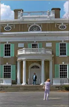  ?? ASSOCIATED PRESS ?? Two tourists take photos in 1997, at Springwood, the Roosevelt family home in Hyde Park, N.Y. Franklin Delano Roosevelt was born here in the house which overlooks the Hudson River, 70 miles north of New York City.