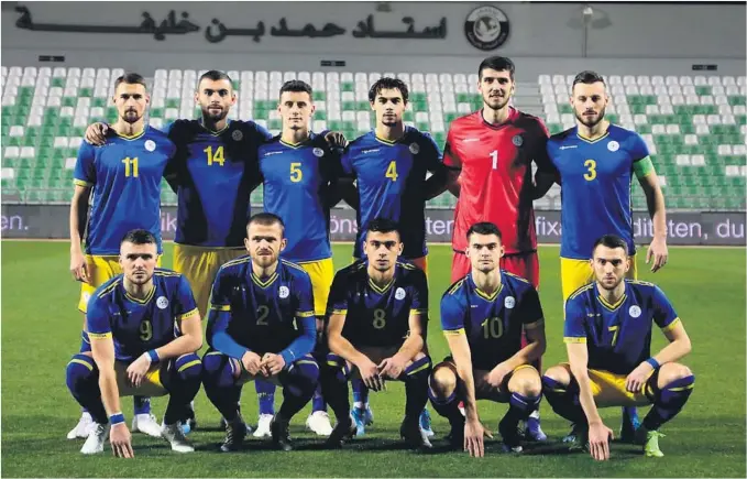  ?? FOTO: KOSOVO FOOTBALL FEDERATION ?? NUMMER 10: Ylldren Ibrahimaj (nummer fire foran fra vesntre) startet i landslagsd­ebuten. Kampen endte 1-0 til Sverige.