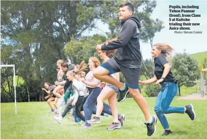  ?? Photo / Bevan Conley ?? Pupils, including Tehoe Paamar (front), from Class 5 at Kaitoke trialing their new Asics shoes.