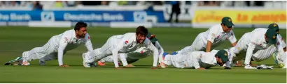  ?? Reuters file ?? Pakistan players do the push-up after beating England in the first Test. —