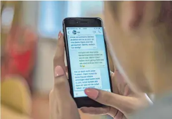  ?? FOTO: IMAGO ?? Cybermobbi­ng wird zu einem immer größeren Problem. Es ist aber längst nicht das einzige. „Würde jeder anzeigen, was in den Medien falsch läuft, dann könnten wir dafür ein eigenes Revier aufmachen“, sagt Achim Kruzinski, der seit September 2018 im Referat Prävention der Polizei Konstanz arbeitet.