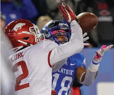  ?? Bryan Woolston/Associated Press ?? ■ Kentucky wide receiver Clevan Thomas Jr. (18) catches a touchdown pass Saturday against Arkansas in Lexington, Ky.