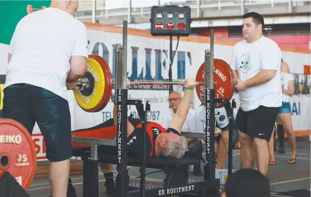  ?? Picture: JUSTIN BRIERTY ?? CHALLENGE: Rob Murchie attempts a weight-for-age national record on the bench press at the Deep North challenge.