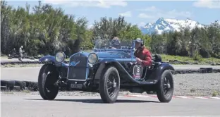  ??  ?? Claudio Scalise-Daniel Claramunt rumbo al triunfo con su Alfa Romeo de 1931