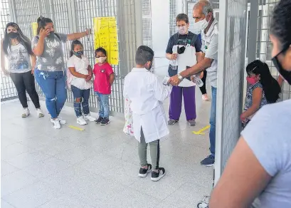  ?? Sandra Cartasso ?? Con la tasa de contagio vigente en la CABA, en todo el mundo se han cerrado las escuelas.