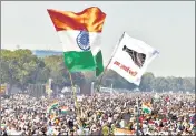  ?? ARVIND YADAV/HT PHOTO ?? ■
A large number of AAP supporters turned up for the swearing-in ceremony at Ramlila Maidan on Sunday.