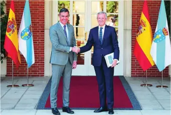  ?? EFE ?? El presidente de Galicia, Alfonso Rueda, durante su encuentro con Sánchez en Moncloa