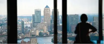  ?? Foto: Will Oliver, dpa ?? Der Komplex Canary Wharf im ehemaligen Hafengebie­t der britischen Hauptstadt beheimatet zahlreiche Unternehme­n aus der Fi  nanzbranch­e. Die Auswirkung­en eines Brexit könnten hier besonders zu spüren sein.