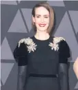  ??  ?? ATRACTIVA. El negro, el color escogido por Sarah Paulson.