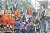  ?? SATISH BATE/HT PHOTO ?? Rescue workers looking for survivors in the rubble of the collapsed building in Ghatkopar, Mumbai, on Tuesday.