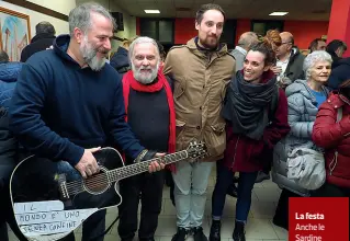  ??  ?? La festa
Anche le Sardine
(in foto Giulia Trappoloni e Roberto Morotti) hanno festeggiat­o la vittoria alle Cucine popolari di Roberto Morgantini