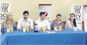  ??  ?? Promociona­n. La OCV Laguna invita a a seguir viendo a La Laguna como una región rica en tradicione­s.