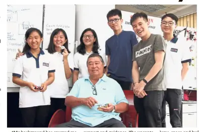  ??  ?? Dr Ling (seated) together with members of the university’s Makers Club.