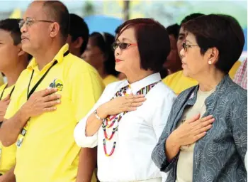  ??  ?? PRESIDENT Benigno S. Aquino III, with Davao Oriental Gov. Corazon Malanyaon, celebrates the 28th Edsa Revolution anniversar­y celebratio­n with Pablo survivors in Cateel town on Feb. 24.