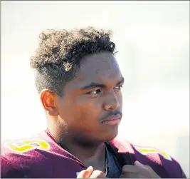  ?? PHOTO BY ANDY HOLZMAN ?? Simi Valley’s Malachi Hannah is big, fast and has good bloodlines as Travis Hannah’s son.