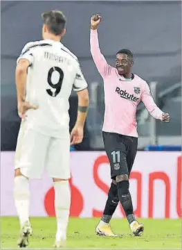  ??  ?? EFE / ALESSANDRO DI MARCO
33 Dembélé celebra el seu gol amb Morata, d'esquena, ahir.