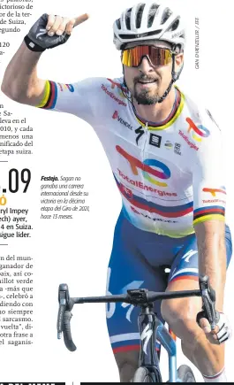  ?? ?? Festejo. Sagan no ganaba una carrera internacio­nal desde su victoria en la décima etapa del Giro de 2021, hace 13 meses.