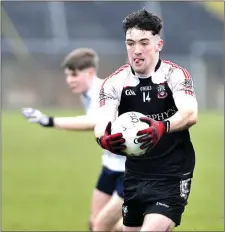  ??  ?? Conall Ryan of St Attractas goes on an attacking run.