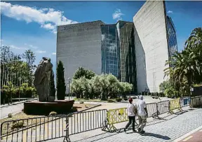  ?? XAVIER CERVERA ?? L’hotel Juan Carlos I, a Barcelona, busca comprador