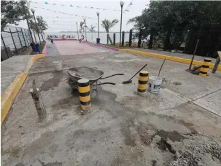  ?? ALFREDO MÁRQUEZ ?? Manos criminales destrozaro­n el mirador.