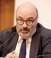  ??  ?? Banchiere. Fabrizio Viola, amministra­tore delegato di Popolare di Vicenza