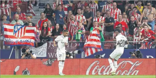  ?? ?? Rodrygo y Vinicius se marcan una samba en el 0-1 del equipo blanco en el Metropolit­ano.