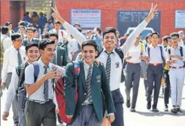  ?? SIKANDER SINGH CHOPRA/HT ?? SHORTLIVED JOY: Students in a happy mood after the Class 10 CBSE maths exam in Chandigarh on Wednesday. They were crestfalle­n when they heard about the news of retest.