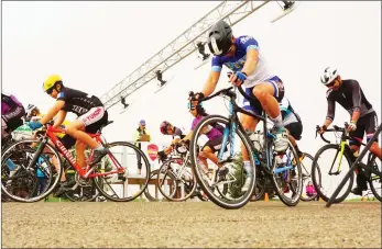  ??  ?? Competitor­s get ready to go at the starting line. Photos by Andrea Carol