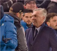  ??  ?? Carlo Ancelotti, 59 anni, con Jürgen Klopp, 51, tecnico del Liverpool