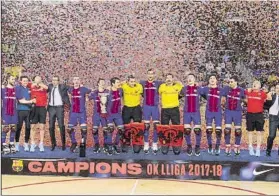  ?? FOTO: ALMIRALL ?? El Barça empató con el Voltregà, celebró el título y despidió a Barroso y Ordóñez