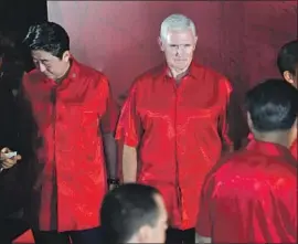  ?? Mick Tsikas EPA/Shuttersto­ck ?? VICE PRESIDENT Mike Pence and Chinese President Xi Jinping, left, at the Asia-Pacific Economic Cooperatio­n summit being held in Papua New Guinea.