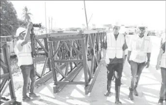  ?? (Photo by Antonio Dey) ?? Minister Juan Edghill and other representa­tives from the Ministry of Public Works inspecting the temporary structure