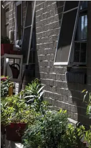  ?? SERGIO FLORES — BLOOMBERG ?? Pictured are air conditioni­ng units at an apartment complex in Austin, Texas.