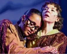  ?? PHOTOS BY JOSH REYNOLDS FOR THE BOSTON GLOBE ?? Beza Mekonnen (left) and Becca A. Lewis at a rehearsal for “A Wrinkle in Time.”