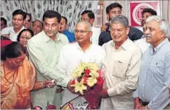  ?? VINAY SANTOSH KUMAR/HT ?? Congress leaders congratula­te former Uttarakhan­d chief minister Harish Rawat (second from right) in Dehradun after the high court decision on April 21