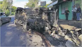  ??  ?? Distracció­n. La Policía señaló que la distracció­n al momento de conducir es una de las principale­s causas de accidentes en San Miguel.